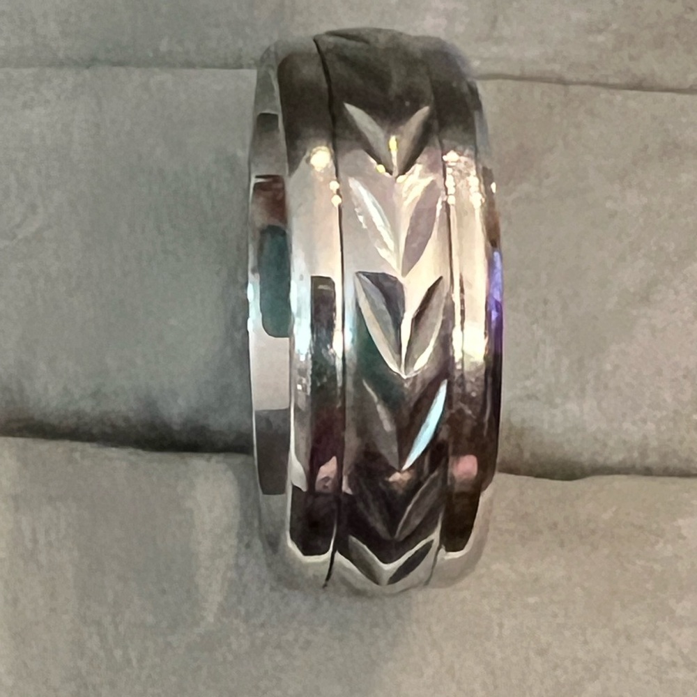 Titanium wedding band ring size 9 with carved arrows